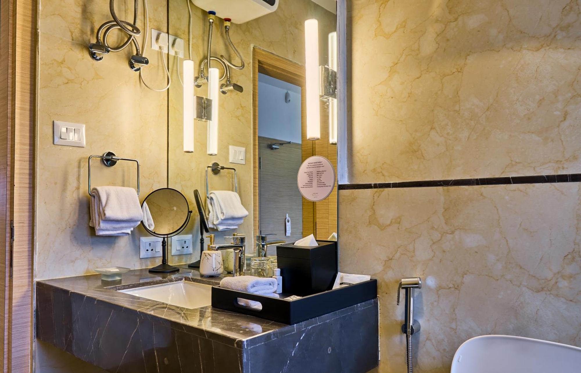 Dimāpur Shulem Boutique Hotel מראה חיצוני תמונה